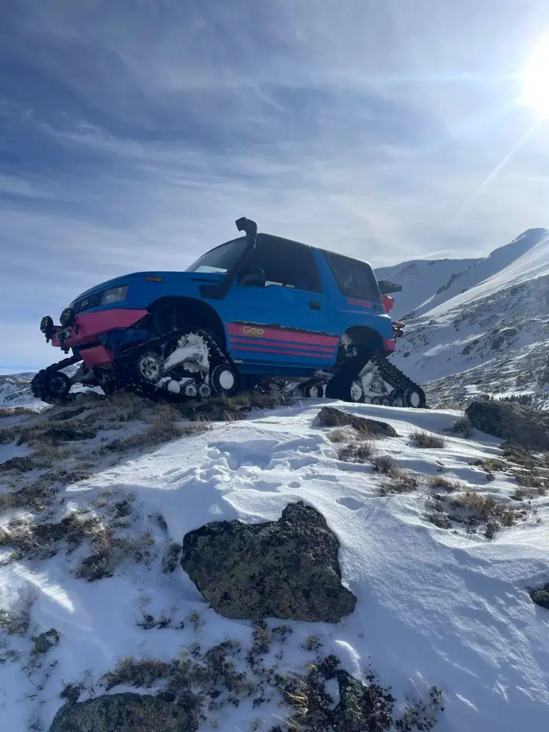 Track-equipped 1993 Geo Tracker LSi transformed into all-terrain ...