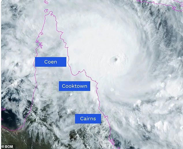 Cyclone to make landfall within hours: Thousands warned to take shelter ...