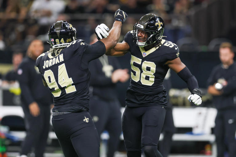 Saints re-sign veteran defensive end after testing free agency