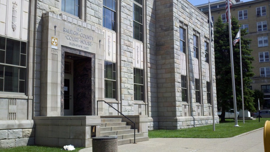Raleigh County poll workers needed for primary election