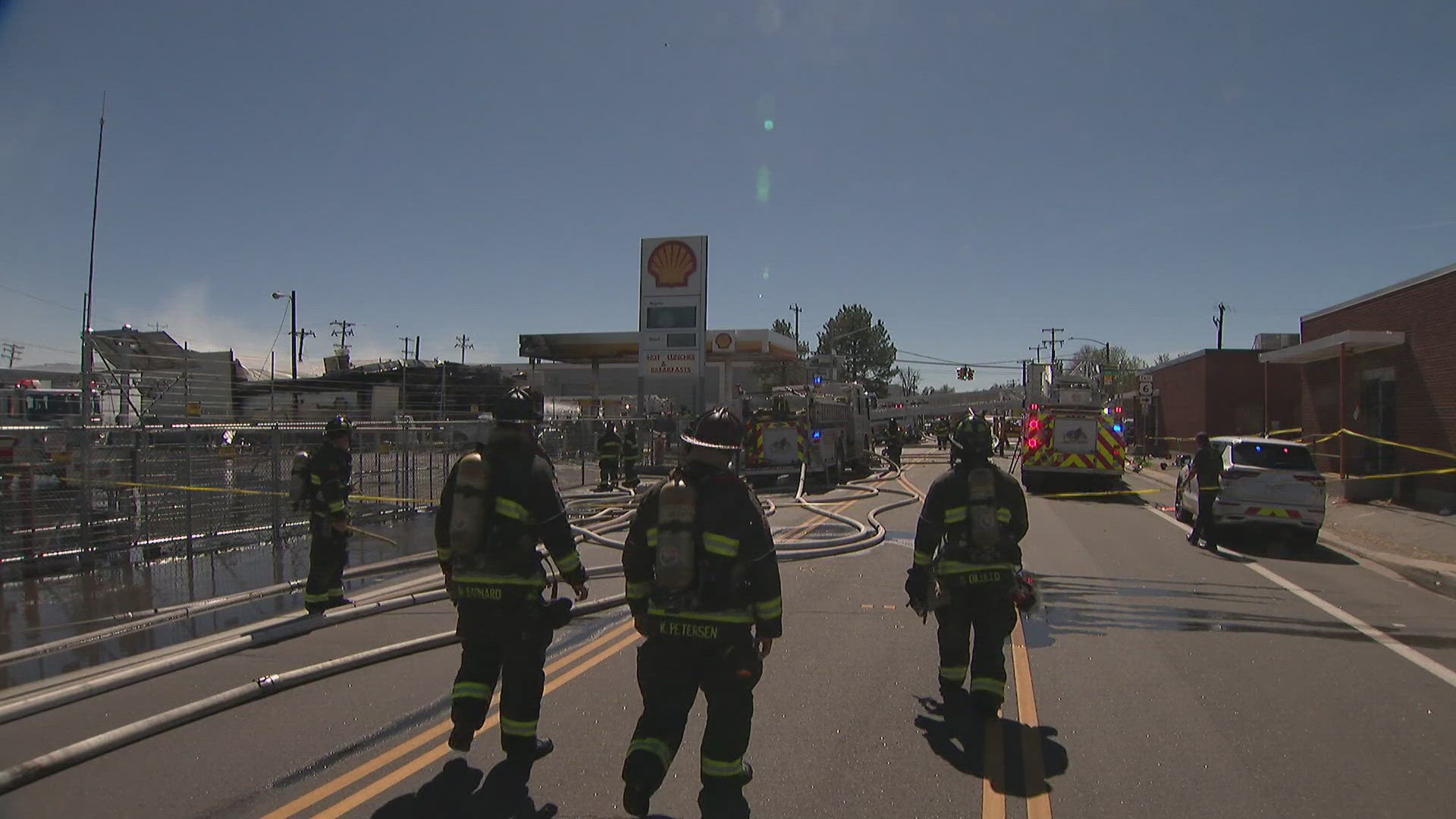 2 injured in explosion at Denver gas station