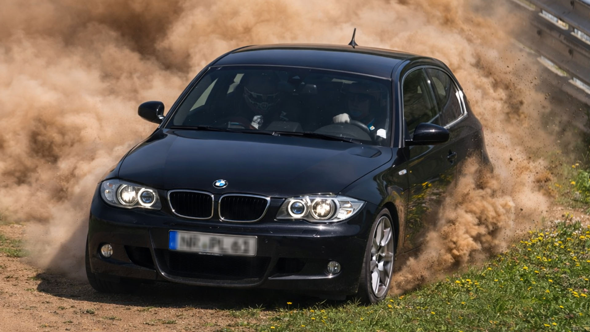 Nürburgring action captures cars going off track with dust rising