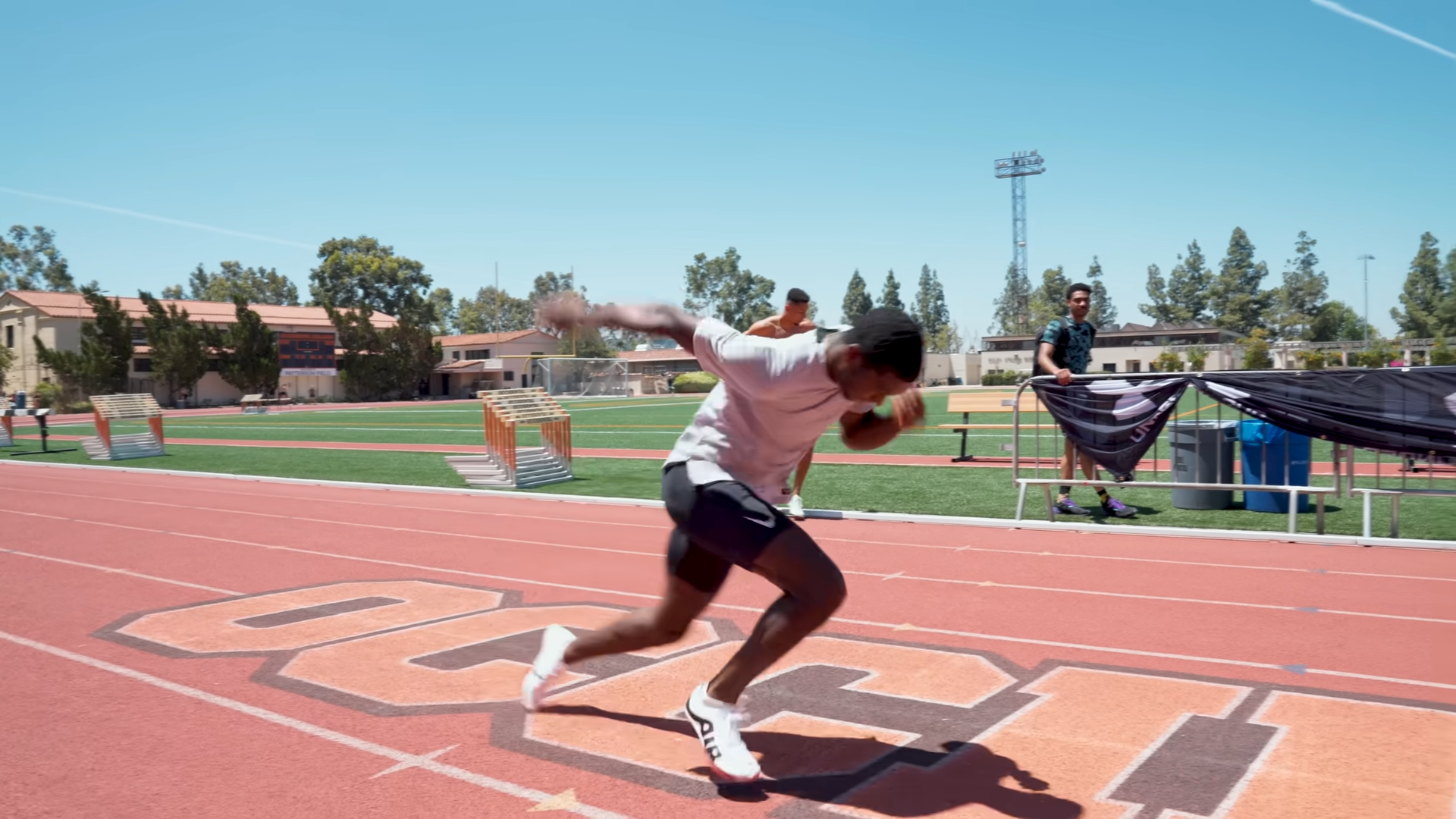 Nobody could run this fast - until this pro runner showed up