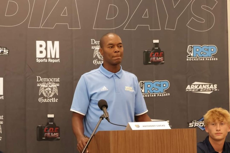 Former Razorback star Anthony Lucas named Fayetteville HS head football ...
