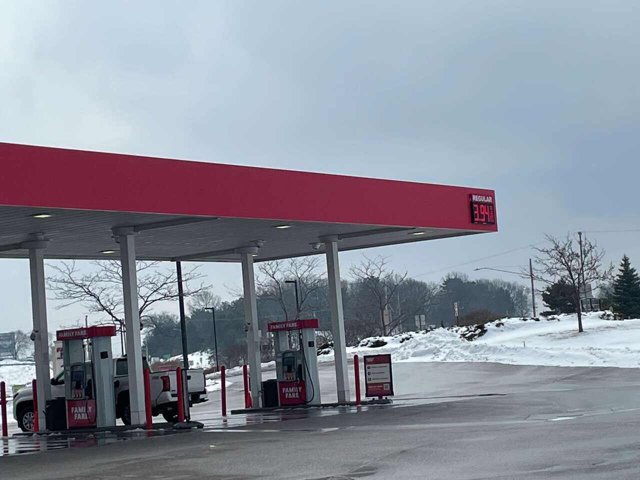 Northern Michigan gas prices hit $4 a gallon as Iran war drives costs ...