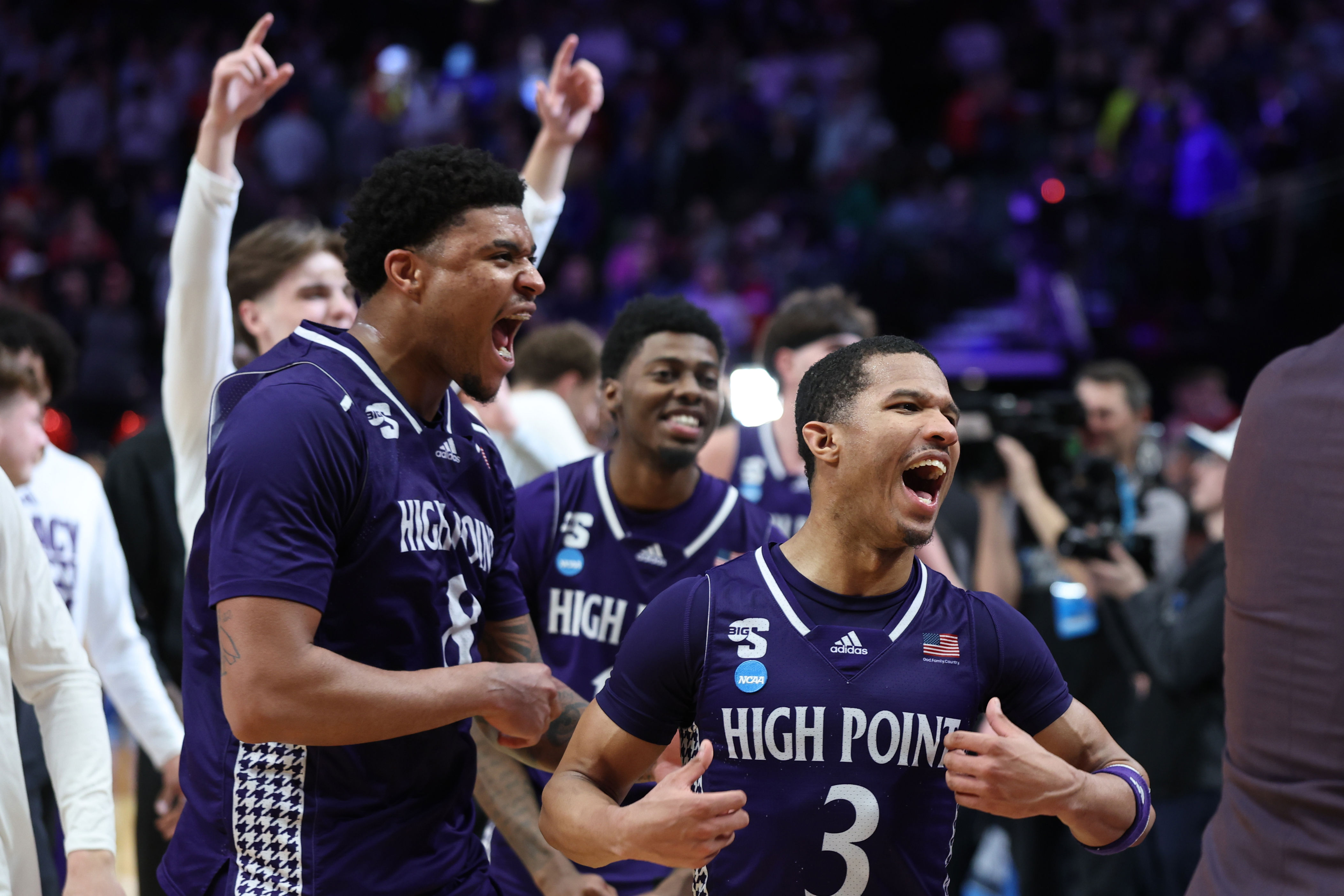 Only 1.6% of NCAA tournament brackets are still perfect after No. 12 ...