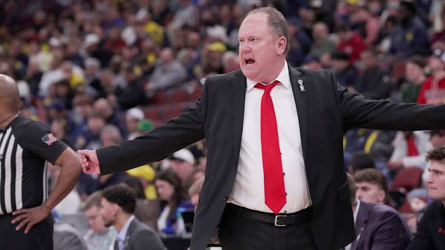 Wisconsin fans losing their minds on Greg Gard after embarrassing March