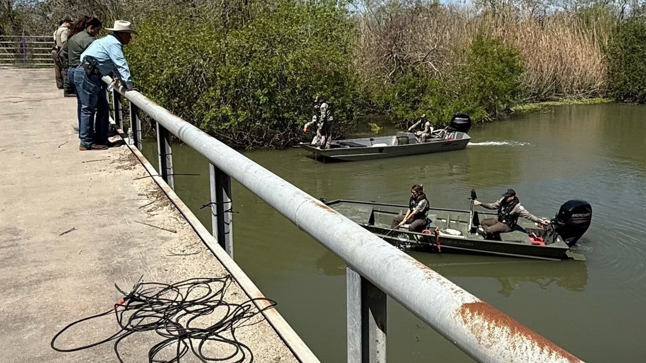 Father drowns trying to save 4-year-old son at Texas boat ramp