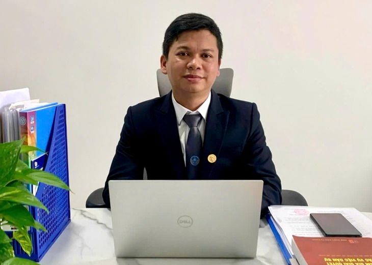 Giáo viên bị xếp 'hoàn thành nhiệm vụ', khởi kiện trường ra tòa được không?