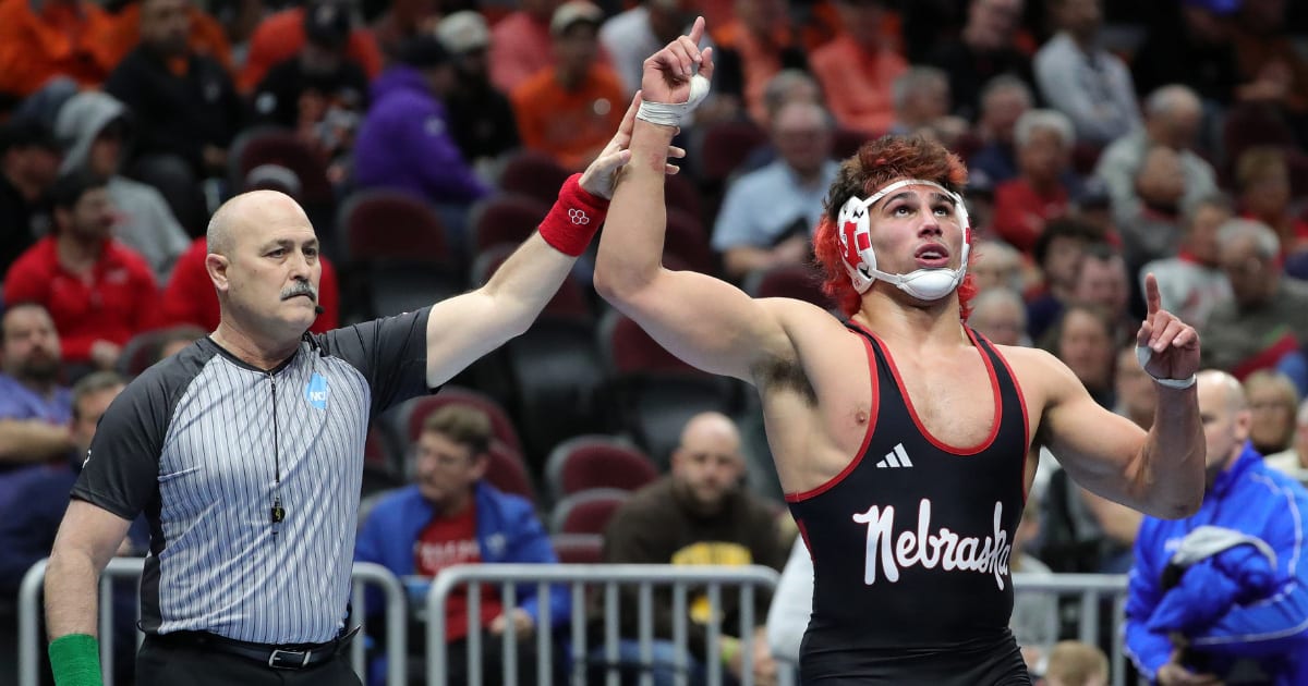 Nebraska wrestling advances seven to the NCAA Championship quarterfinals