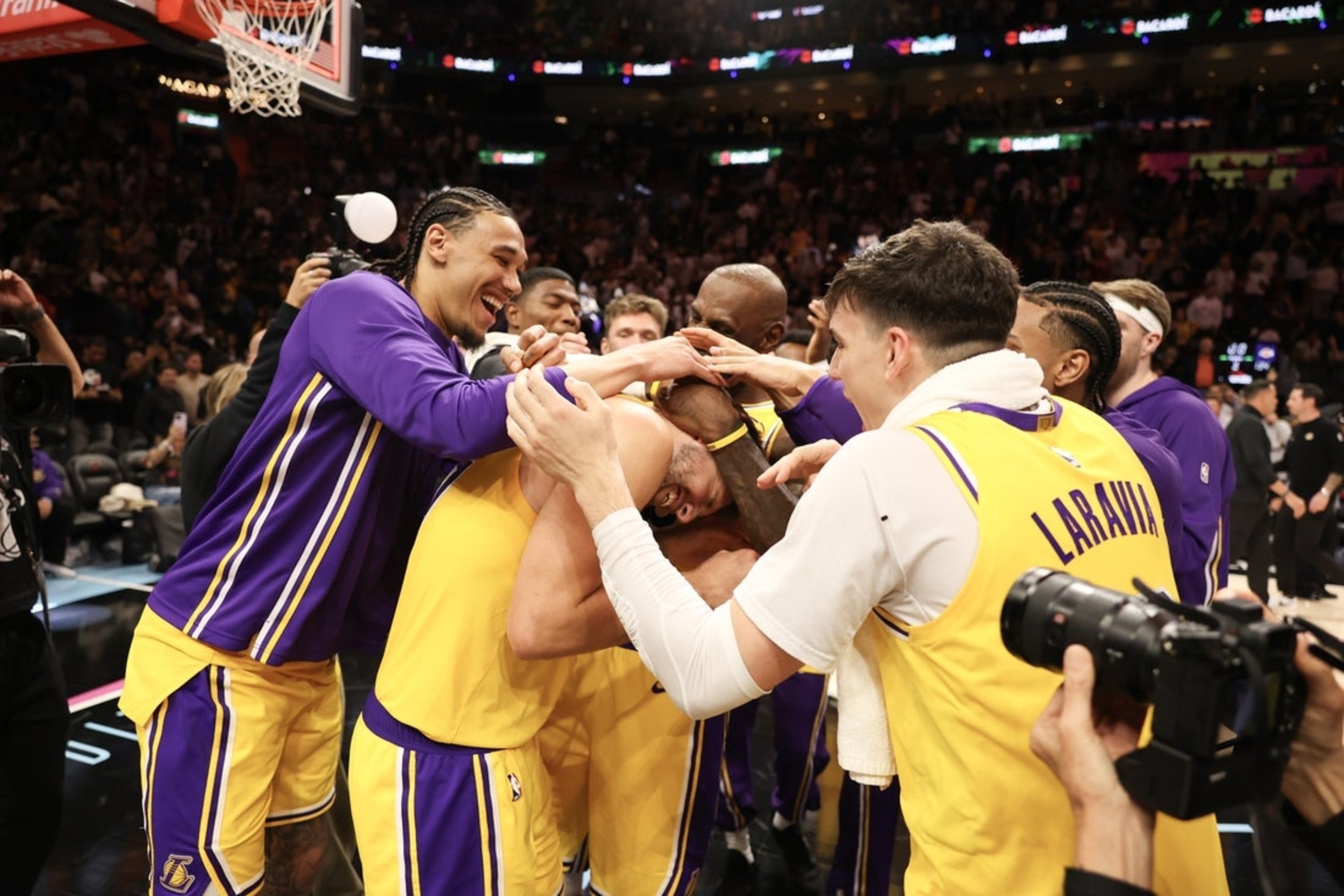 NBA roundup: Luka Doncic's 60 points propel Lakers to 8th straight win