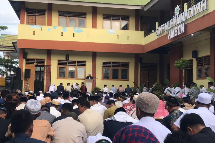 AA1Z1cyI Ratusan Jemaah Salat Id Padati Sekolah Muhammadiyah di Ambon