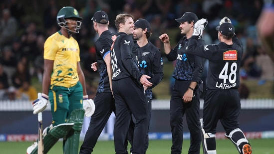 NZ vs SA 3rd T20I live score: New Zealand and South Africa battle for ...