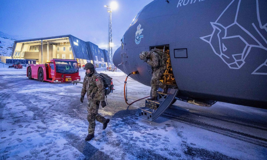 Đan Mạch từng 'sẵn sàng cho nổ đường băng' nếu Greenland bị tấn công