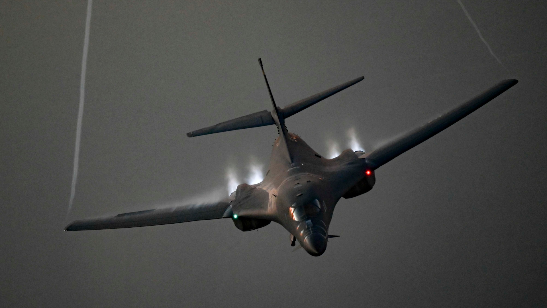 Verbündete machen Luftraum dicht: US-Bomber fliegt bei Iran-Angriff ...