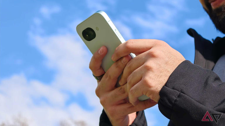 The Pixel phone most people should buy hits a new low price, making it ...