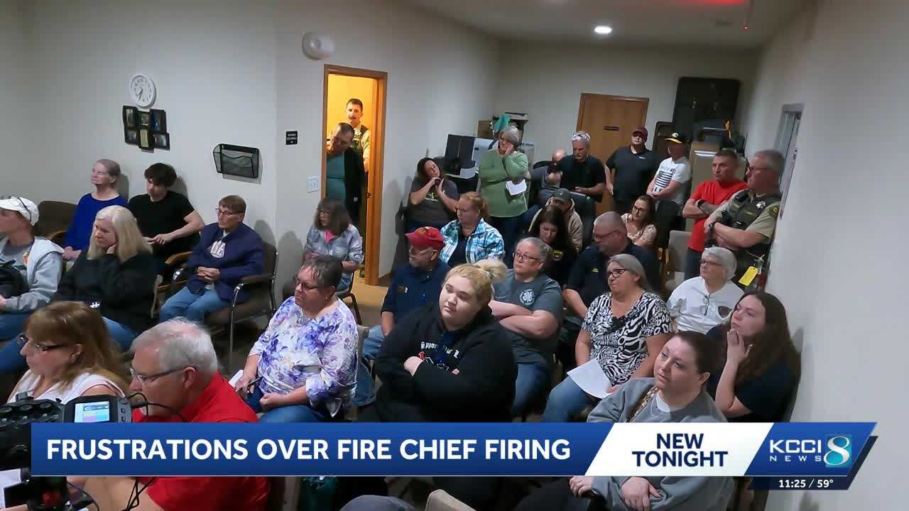 Dozens crowd Mitchellville town hall, call for mayor's resignation ...