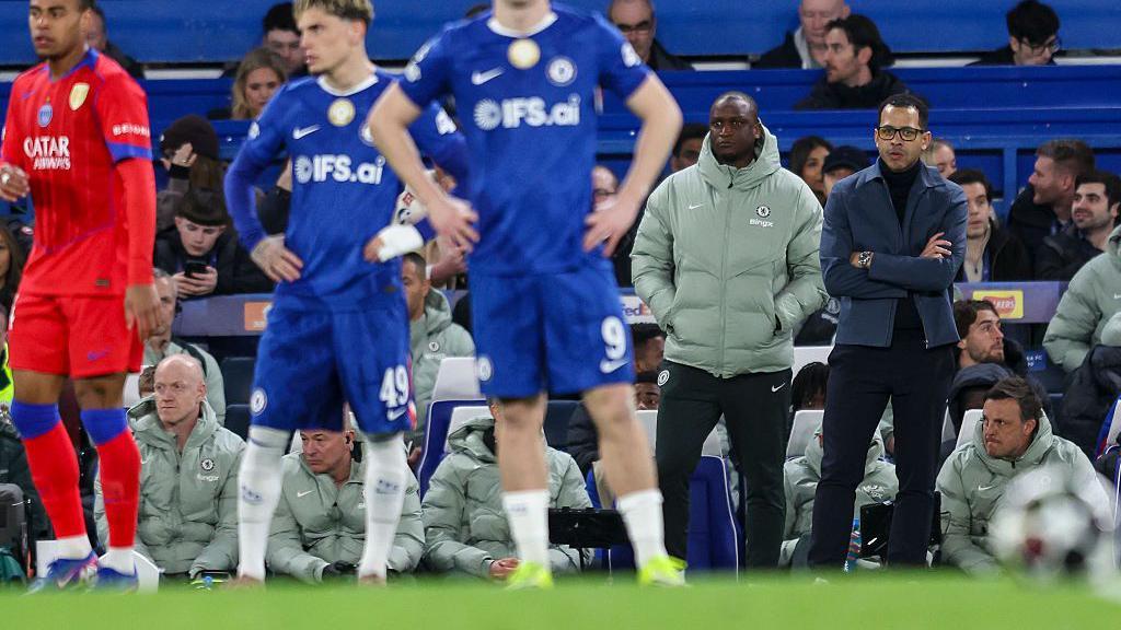 La comunicación de Rosenior se está convirtiendo en una distracción para Blues.