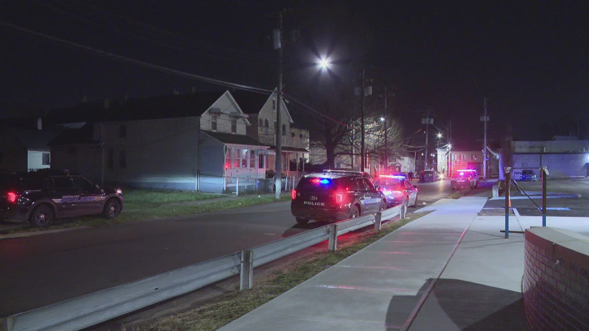 3 hurt in overnight shooting in Cleveland