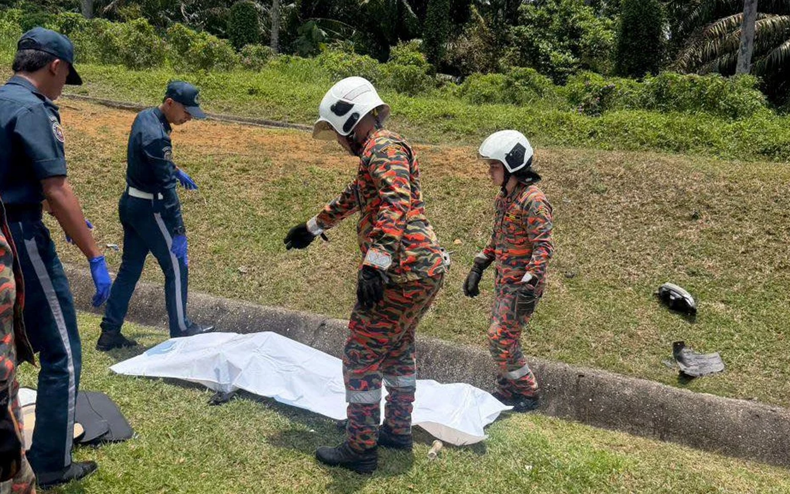 2 killed, 4 injured after car crashes into tree in Putrajaya