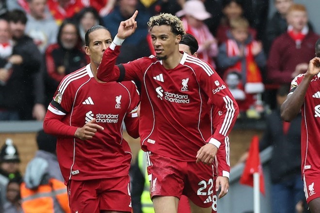 Liverpool tìm lại chính mình ở Anfield