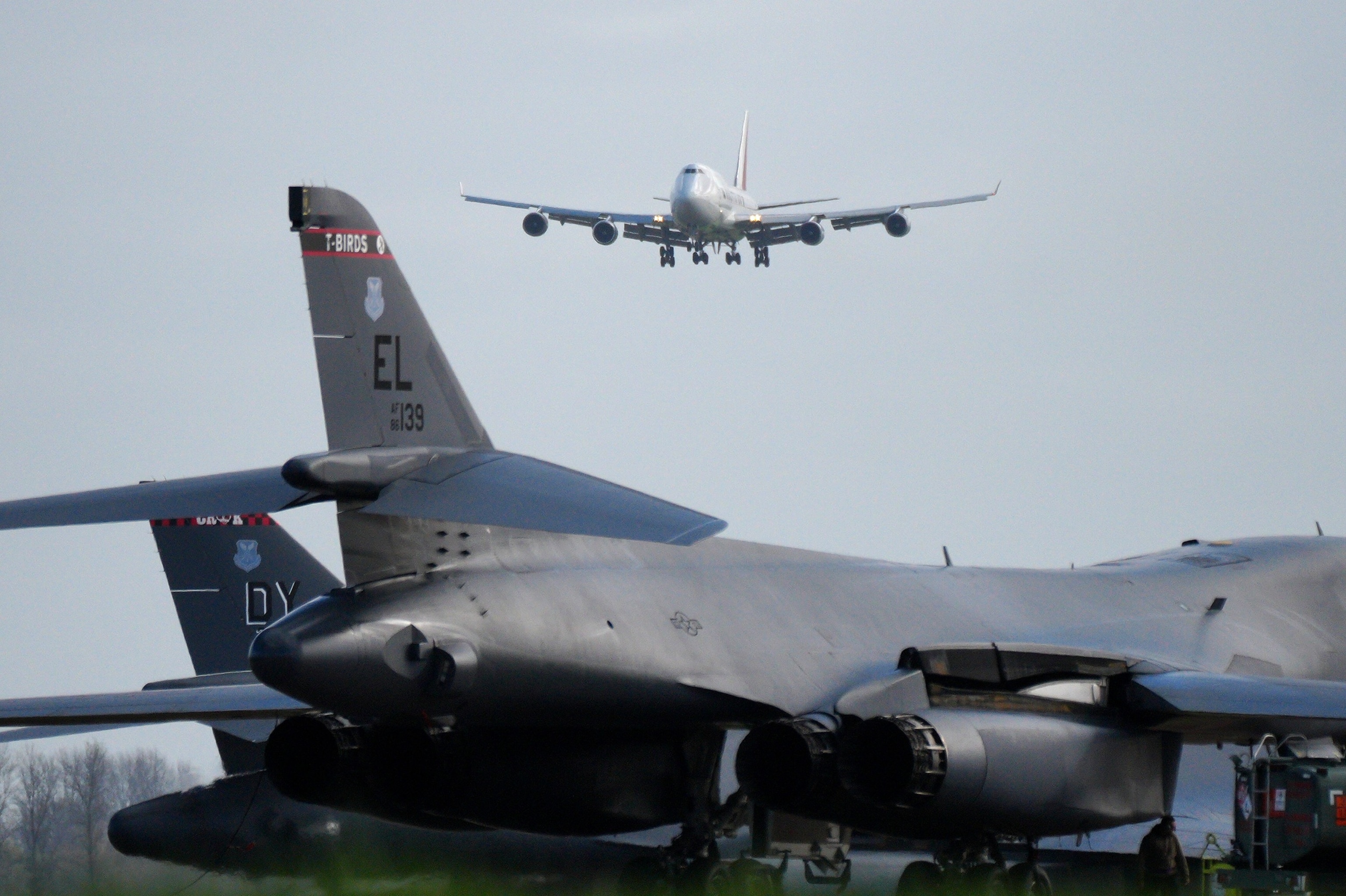 'Multiple waves' of unauthorized drones recently spotted over US Air ...