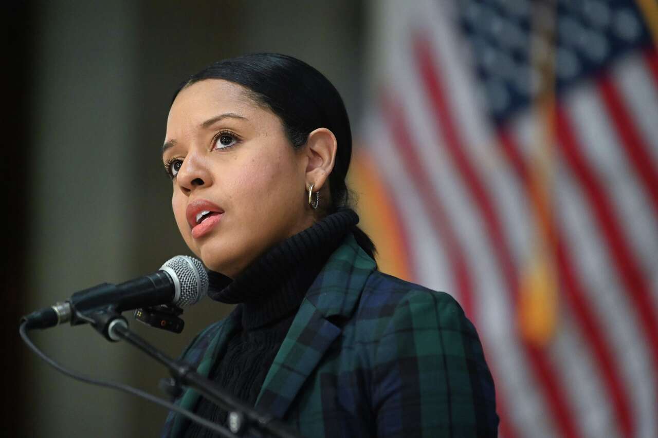 $15M budget gap prompts Applyrs to order jobs freeze, other cuts<br>