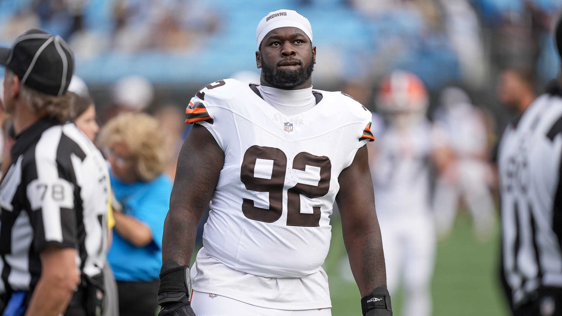 Browns agree to re-sign DL Sam Kamara