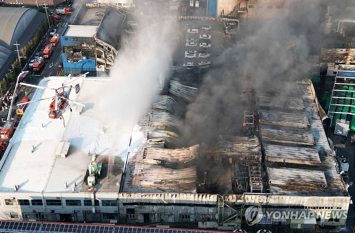 Cháy lớn ở nhà máy phụ tùng ôtô, 14 người mất tích