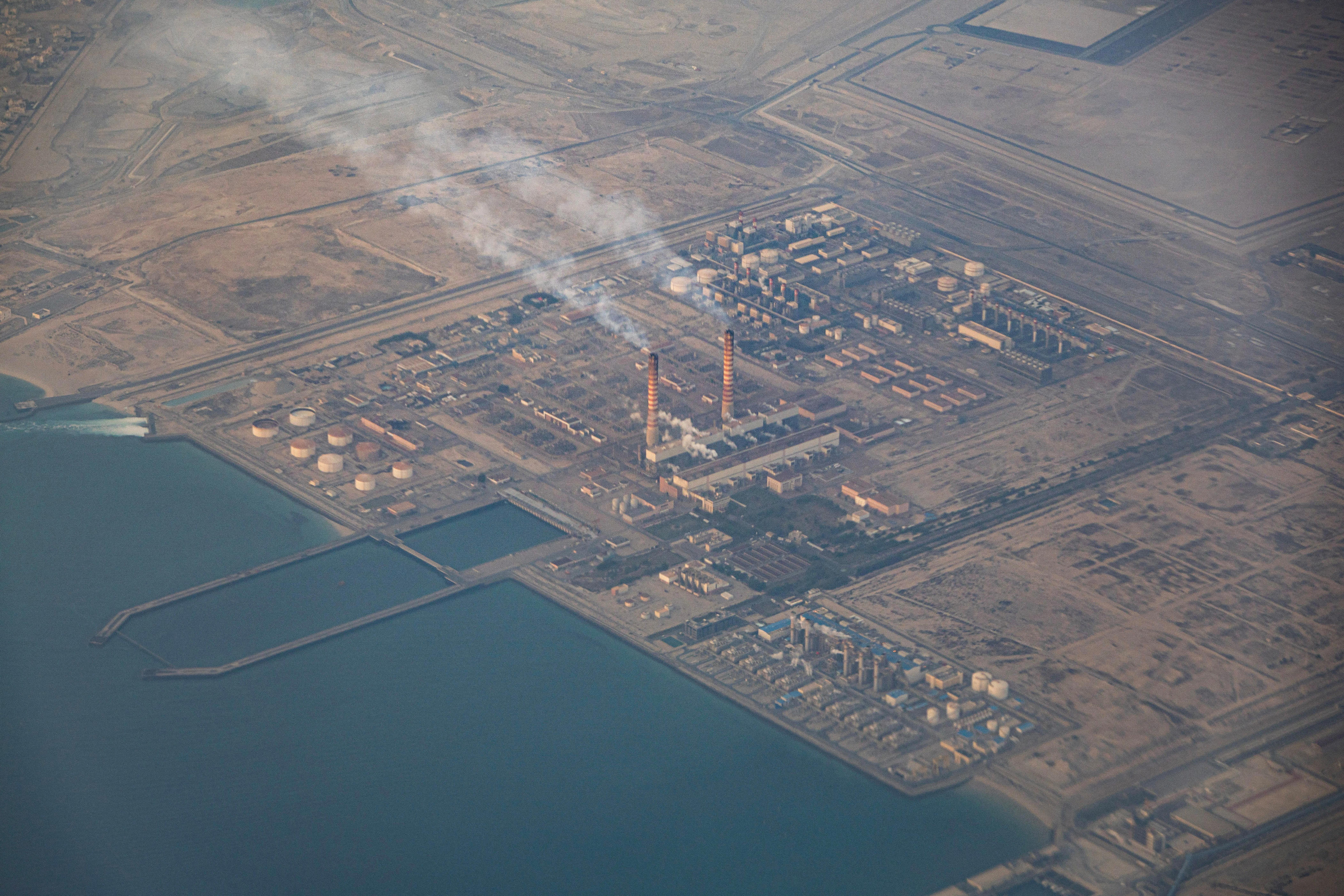 Oil near 4-year high as thousands of US troops set to go to Mideast