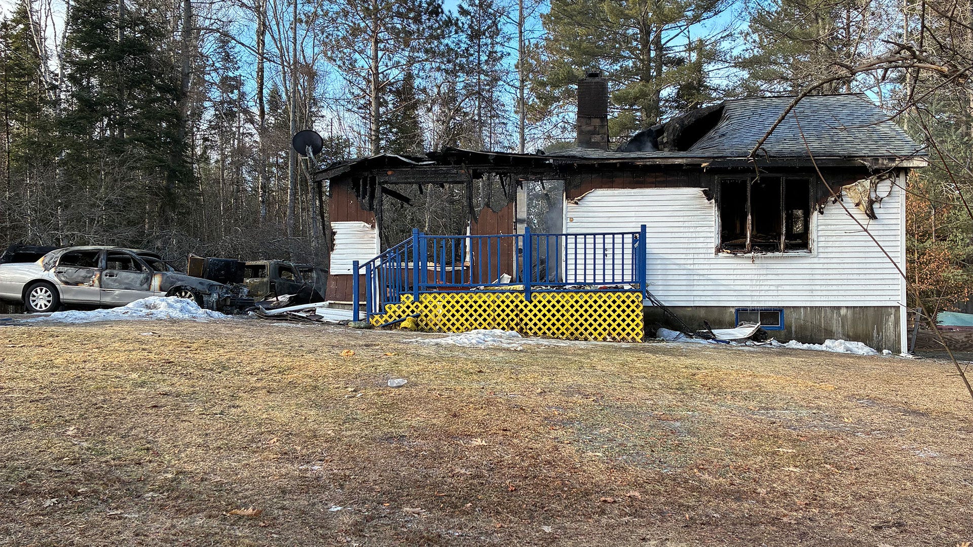 Woman dead, 5 treated for smoke inhalation after Winn house fire
