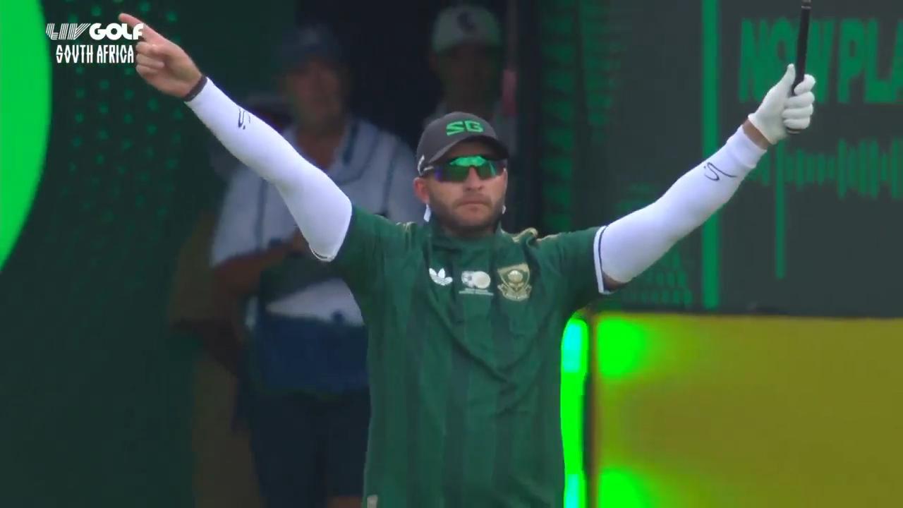 moment-south-african-golfer-sends-crowd-into-a-frenzy-by-donning
