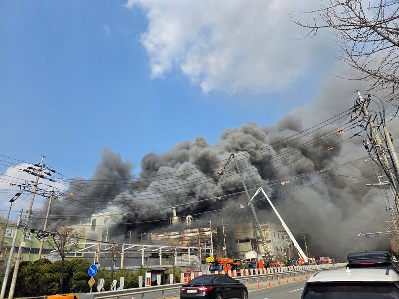 Fire at Korean car parts factory kills 10, injures 59, 4 missing<br>