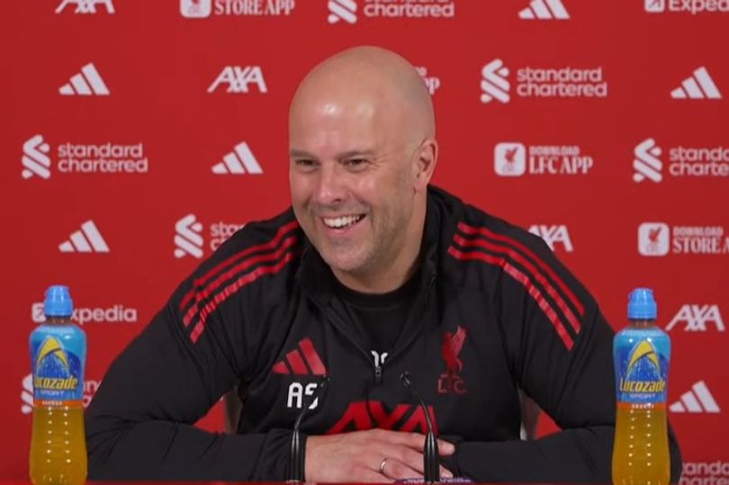 Todo lo que dijo Arne Slot sobre la lesión de Mohamed Salah, su nuevo contrato con el Liverpool y el partido contra el Brighton.