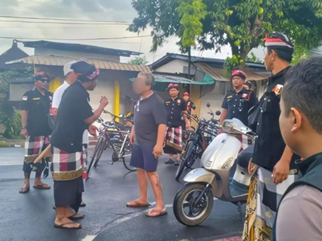 Du khách bị bắt ở Bali vì ra đường trong ngày cấm