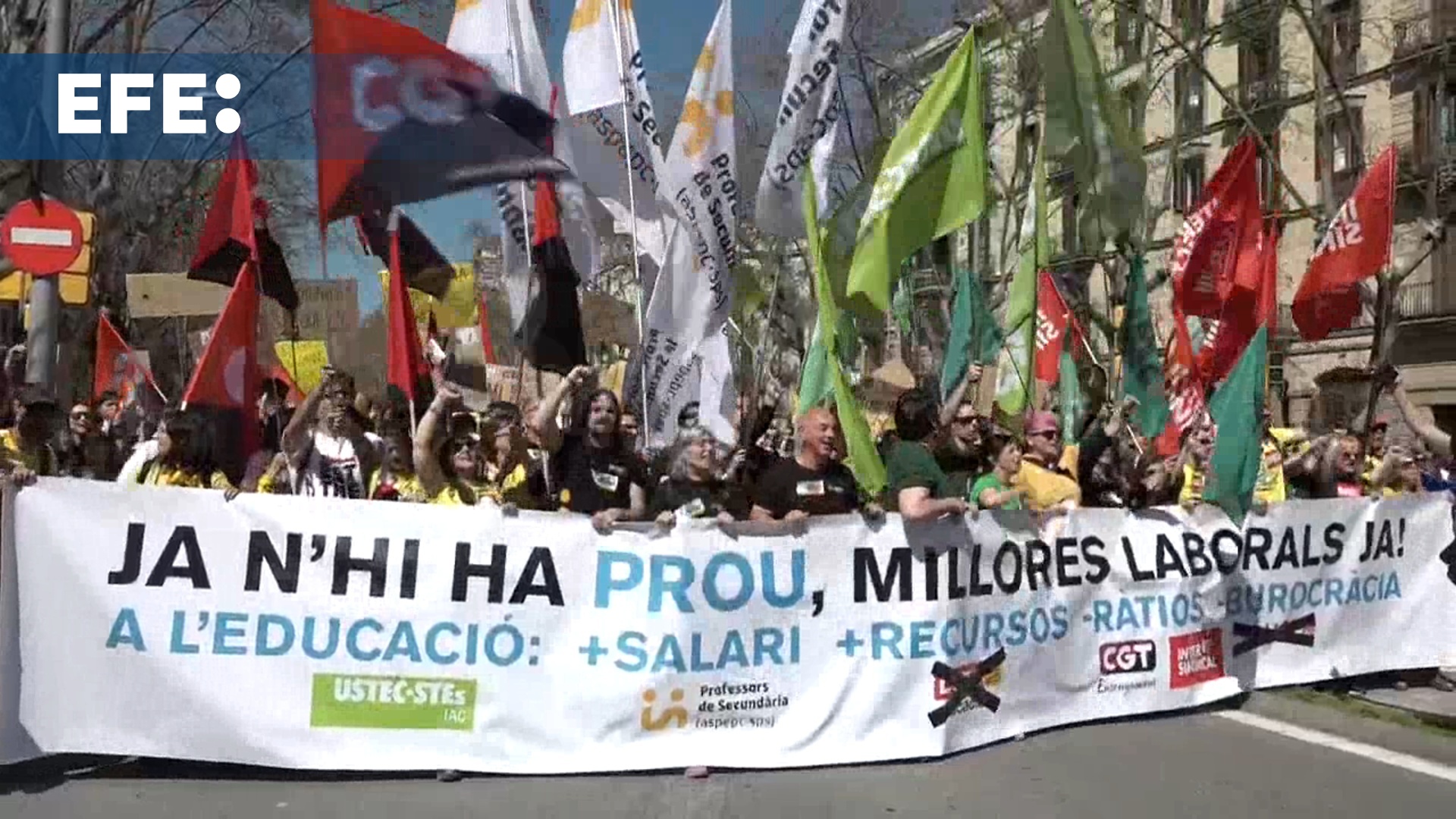 Miles de docentes marchan en Barcelona y exigen al Govern reabrir el ...