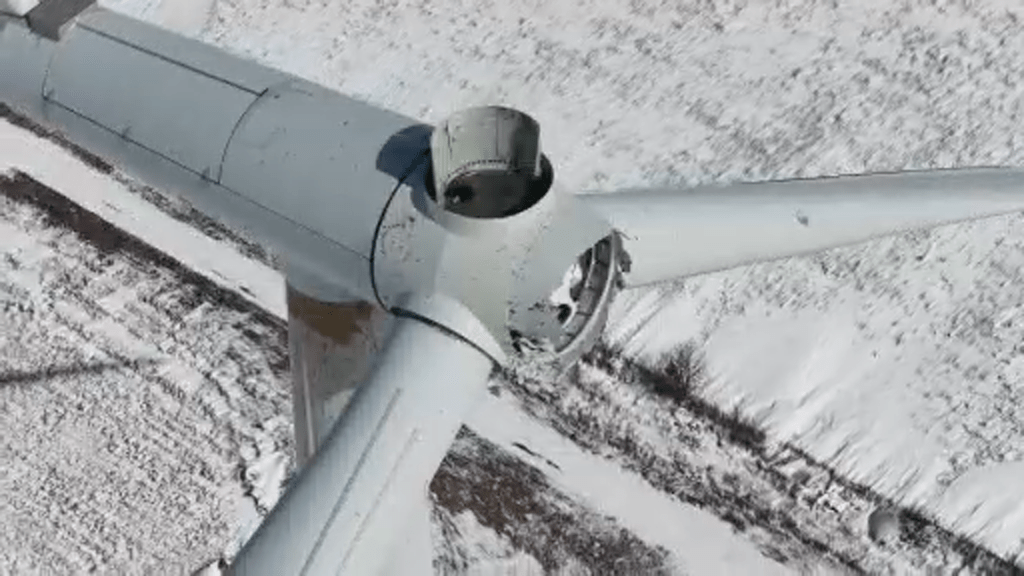 Wolfe Island wind turbines restart as blade failure probe continues