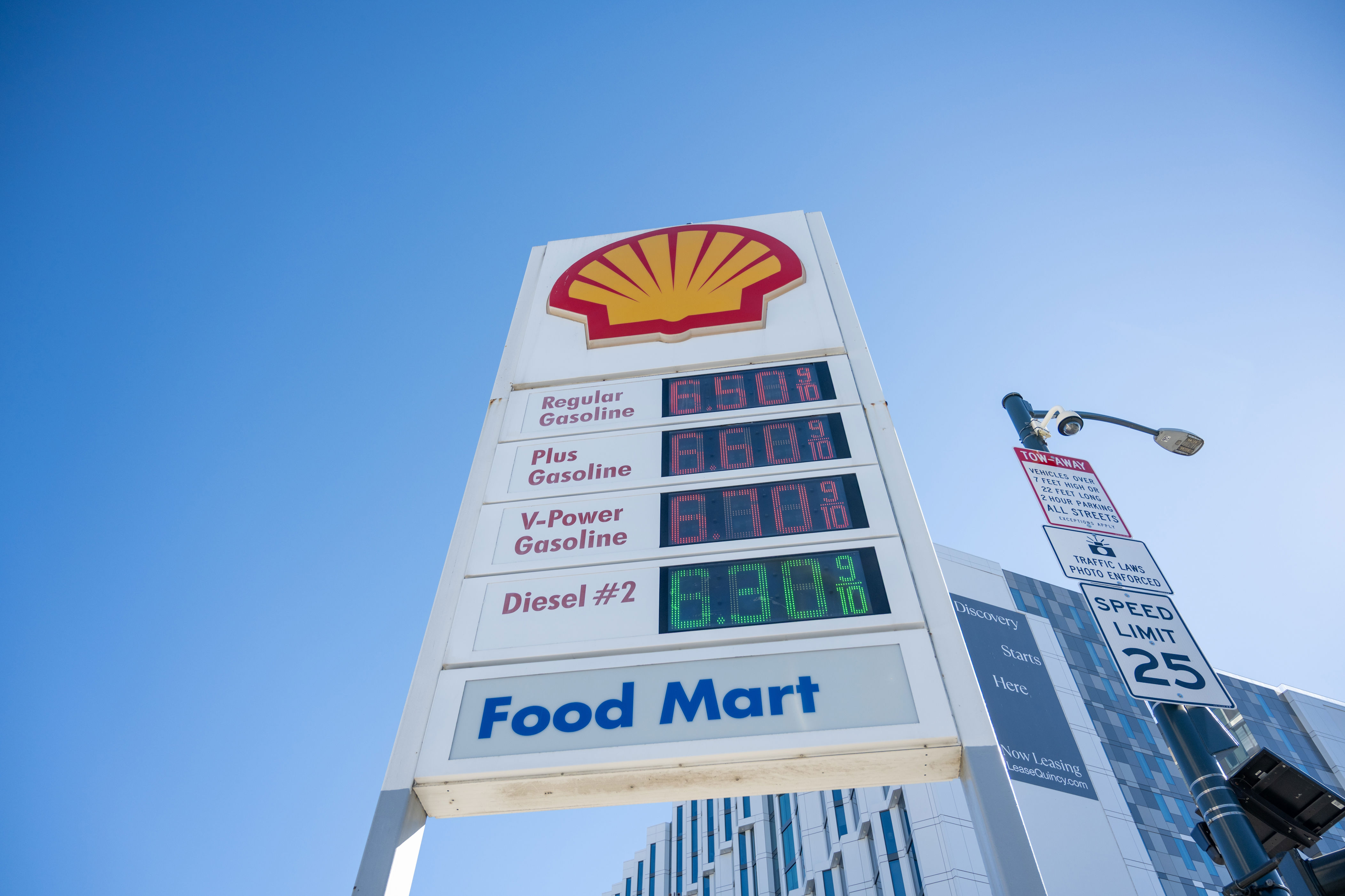 Average US gas price nears $4 per gallon because of Iran war. How is ...