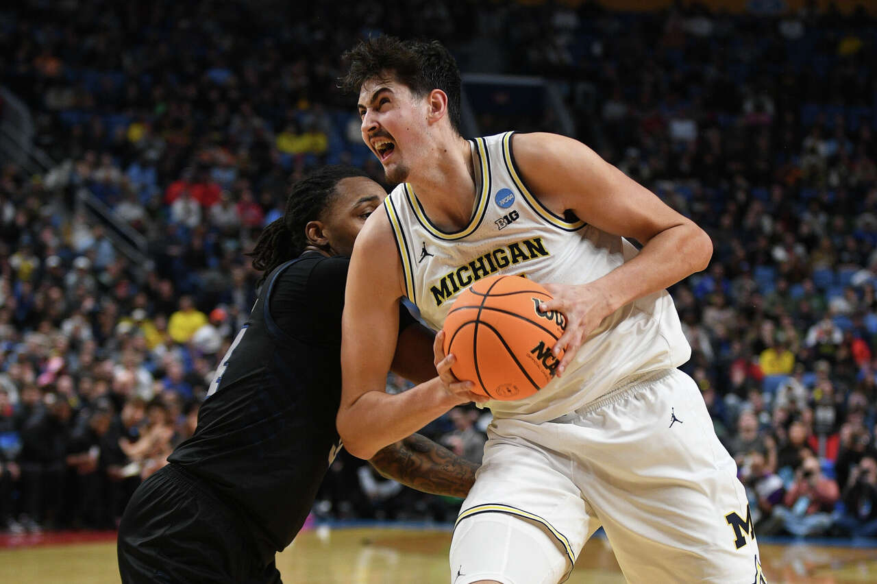 Michigan advances to second round, will face Saint Louis on Saturday