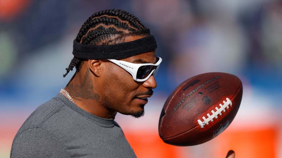 Chargers superstar suffers random March injury that yanks him from flag football game<br><br>