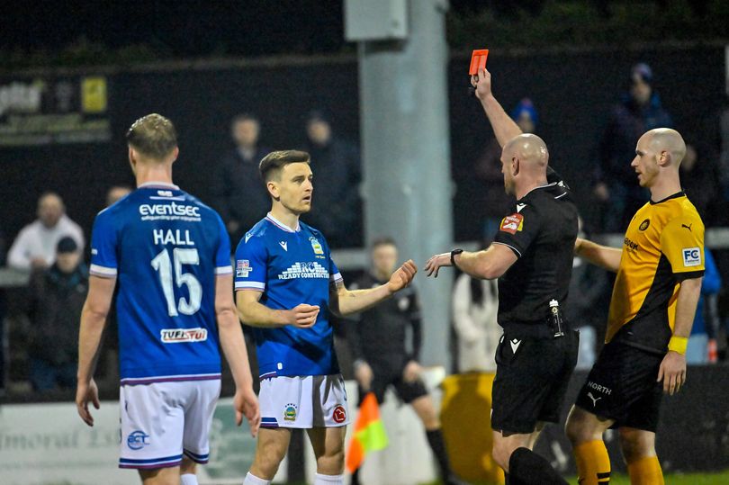 Linfield title dream fades after disastrous defeat while leaders cruise to victory
