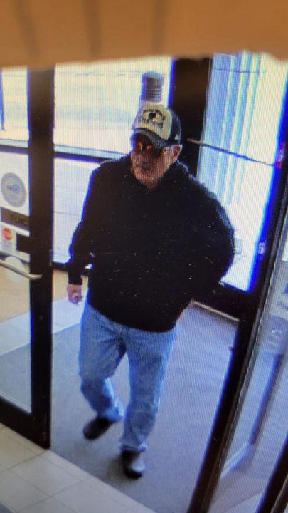 Police searching for suspect after bank robbery in O’Fallon, IL