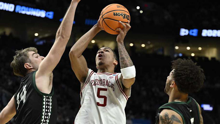 Match-ups, trends, prediction guide for Hogs in round of 32 against ...