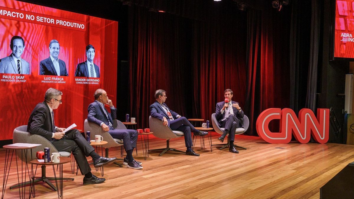 CNN Talks: Abrasce vê custo elevado para trabalhador com fim da escala 6x1