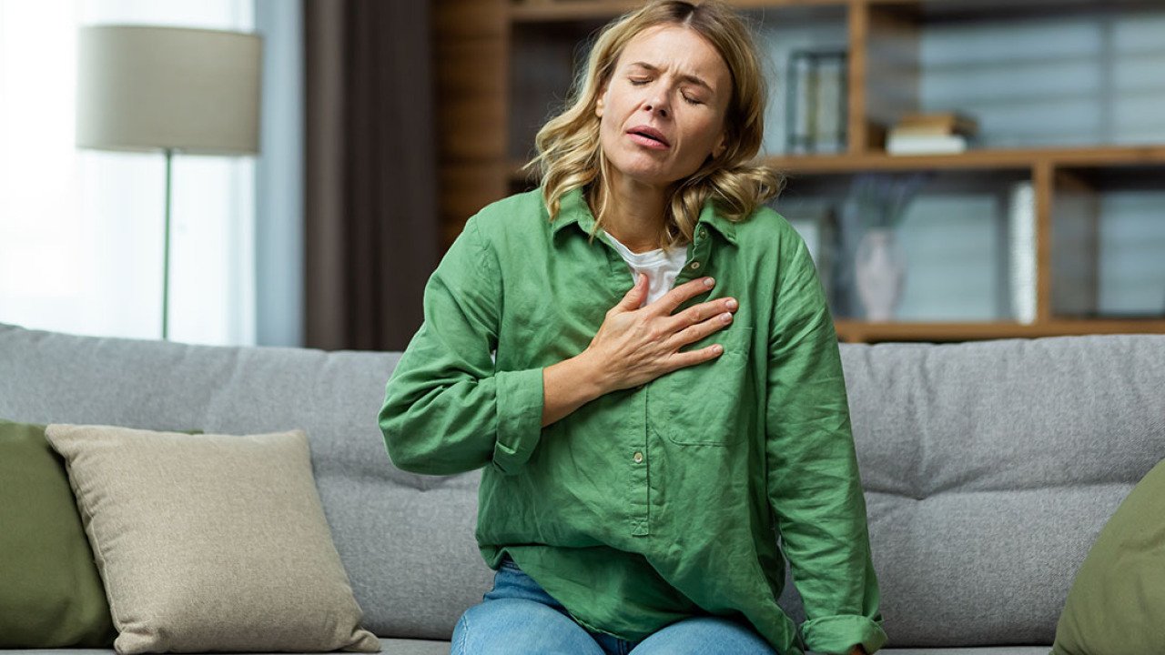 How to tell if chest pain is from anxiety or something more serious<br>