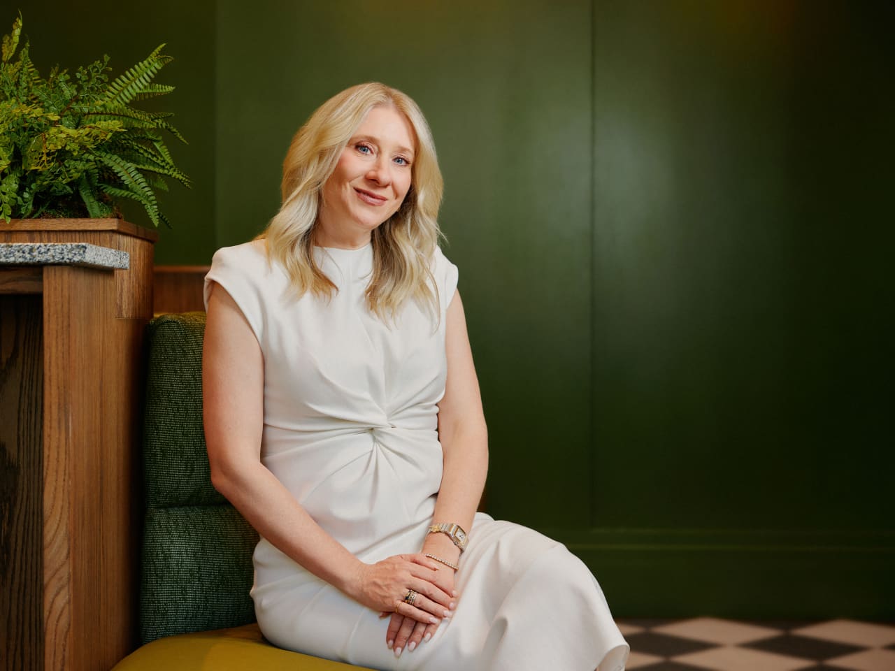 How one financial advisor helps women find their way after the loss of ...
