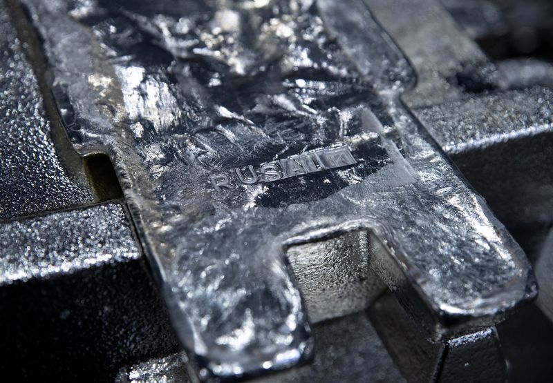 El aluminio y el cobre vuelven a caer mientras se intensifica la guerra ...