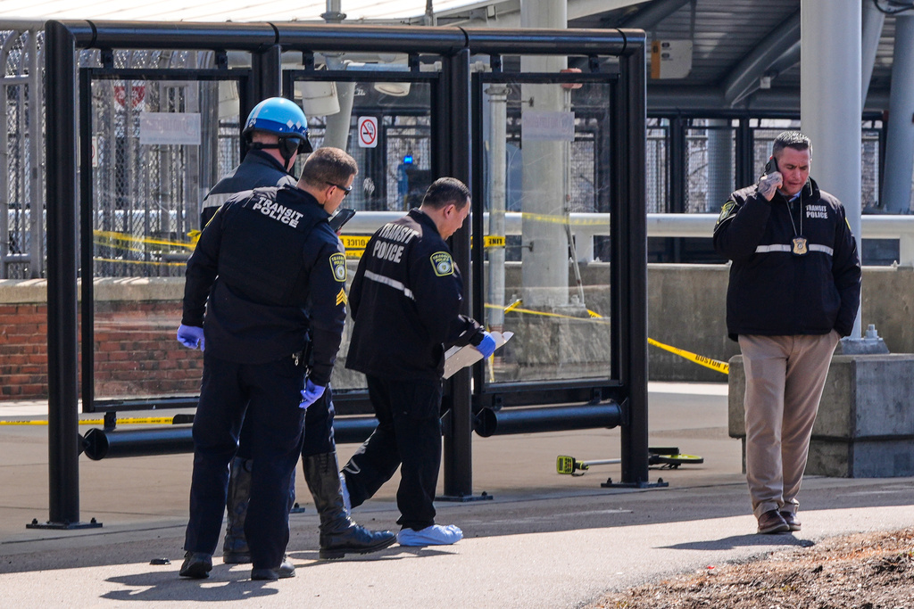 Boston transit police say man threatened to stab bus driver before ...