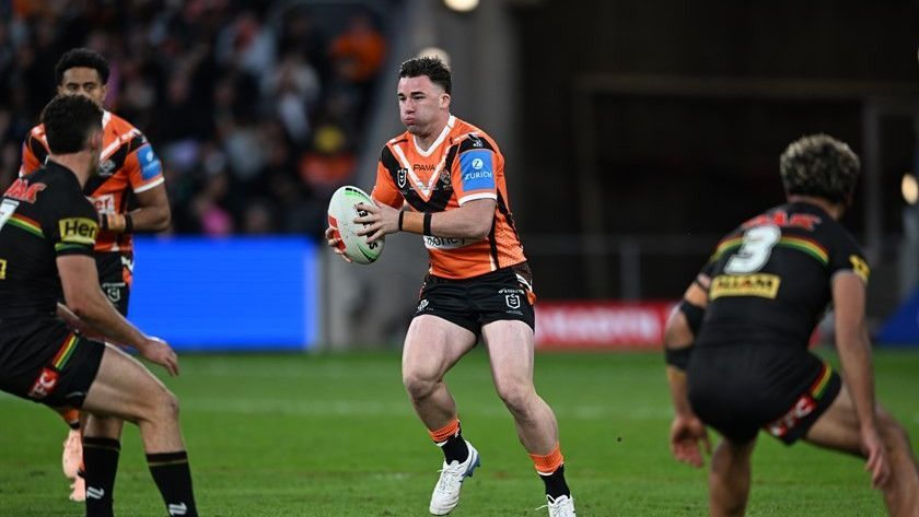 Sources: Wests Tigers closing in on extension for Charlie Murray<br>