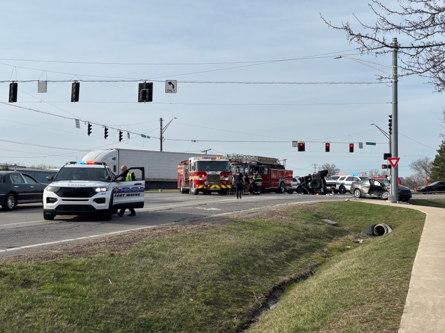 1 in life-threatening condition after crash in SW Fort Wayne<br><br>